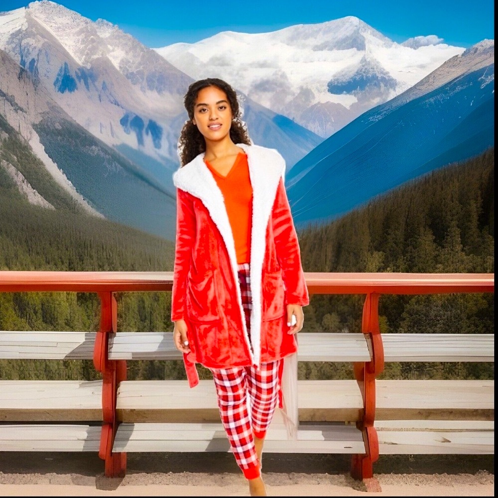 Jenni Macy’s Soft & Warm Red Smiley Face Patch Pockets Sherpa Fleece Hooded Robe